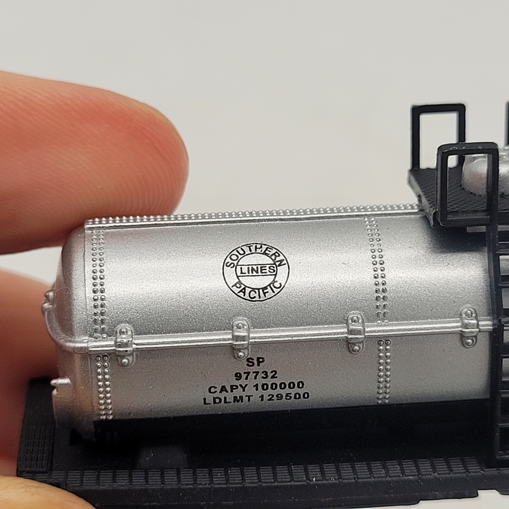 Southern Pacific Tank Car Model - Picture 4 of 9
